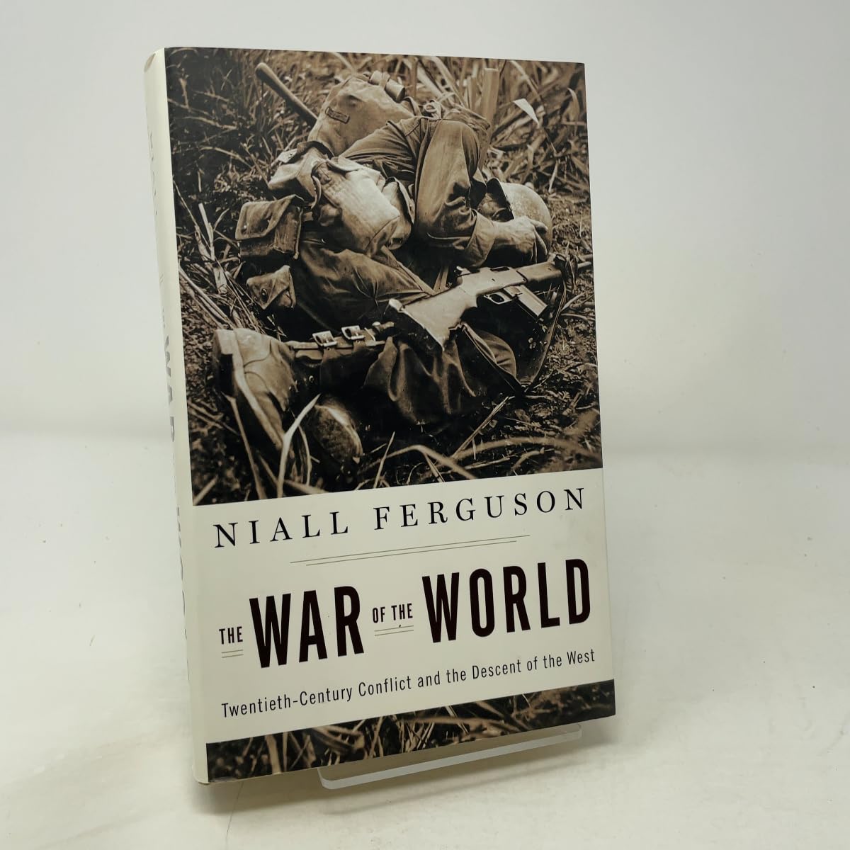 The War of the World: Twentieth-Century Conflict and the Descent of the West book cover